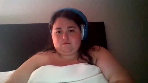 Snapshot of annaoftherealms chatting on June 22, 2:02 am annaoftherealms online show from June 22, 2:02 am