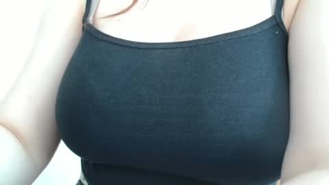 Snapshot of annbelll chatting on May 20, 10:10 am Bella online show from May 20, 10:10 am