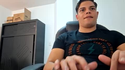 Snapshot of anndyhardy11 chatting on December 9, 3:11 pm Anndy Hardy online show from December 9, 3:11 pm