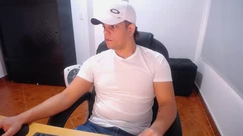 Snapshot of anndyhardy11 chatting on December 13, 11:55 am Anndy Hardy online show from December 13, 11:55 am