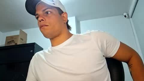 Snapshot of anndyhardy11 chatting on December 16, 1:11 pm Anndy Hardy online show from December 16, 1:11 pm