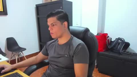 Snapshot of anndyhardy11 chatting on December 17, 12:11 pm Anndy Hardy online show from December 17, 12:11 pm