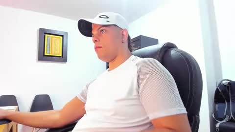 Snapshot of anndyhardy11 chatting on January 3, 1:36 pm Anndy Hardy online show from January 3, 1:36 pm