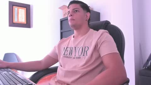 Snapshot of anndyhardy11 chatting on January 6, 1:19 pm Anndy Hardy online show from January 6, 1:19 pm