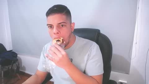 Snapshot of anndyhardy11 chatting on February 25, 3:27 pm Anndy Hardy online show from February 25, 3:27 pm