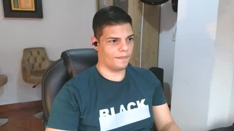 Snapshot of anndyhardy11 chatting on November 4, 9:25 pm Anndy Hardy online show from November 4, 9:25 pm