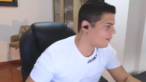 Snapshot of anndyhardy11 chatting on November 12, 9:03 pm Anndy Hardy online show from November 12, 9:03 pm