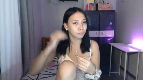 anne_chanelx online show from May 11, 4:04 pm