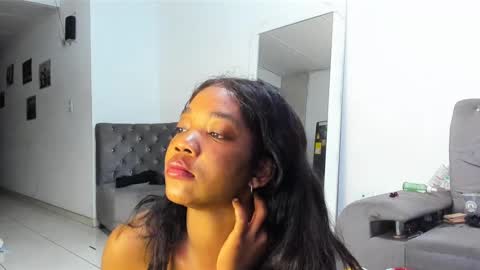 Snapshot of annebullocks chatting on February 18, 9:32 am Annie online show from February 18, 9:32 am