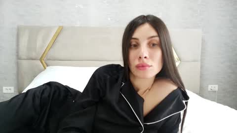 Snapshot of annehotxxx chatting on May 13, 8:34 am AnneHotxxx online show from May 13, 8:34 am