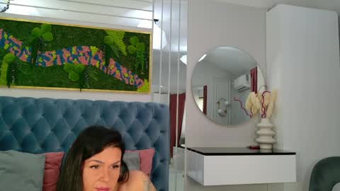 Snapshot of annerey chatting on May 1, 7:24 am Anne Rey online show from May 1, 7:24 am