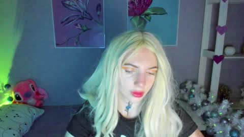 Snapshot of annetenet chatting on December 18, 5:15 am Annet online show from December 18, 5:15 am