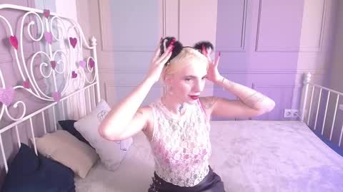 Snapshot of annetenet chatting on February 9, 10:20 am Annet online show from February 9, 10:20 am