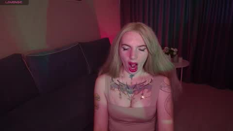 Snapshot of annetenet chatting on September 25, 7:23 am Annet online show from September 25, 7:23 am