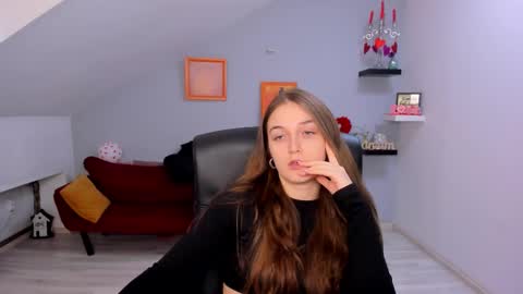 annewilsonn online show from February 16, 12:23 pm