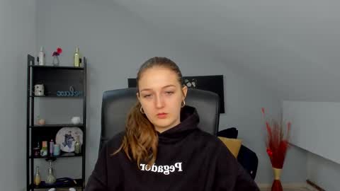 annewilsonn online show from March 6, 4:20 am