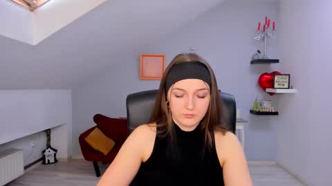 annewilsonn online show from March 20, 12:54 pm