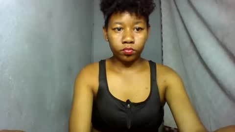 Snapshot of annick98 chatting on February 6, 7:39 pm annick98 online show from February 6, 7:39 pm