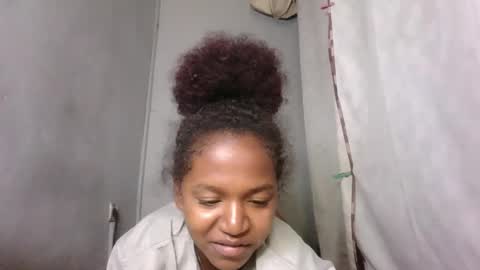 Snapshot of annick98 chatting on February 25, 7:40 am annick98 online show from February 25, 7:40 am