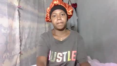 Snapshot of annick98 chatting on March 9, 7:01 am annick98 online show from March 9, 7:01 am