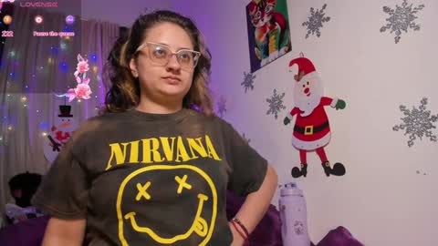 Snapshot of annie_bigboobs_ chatting on December 1, 9:37 pm Ana Bolena independent model online show from December 1, 9:37 pm