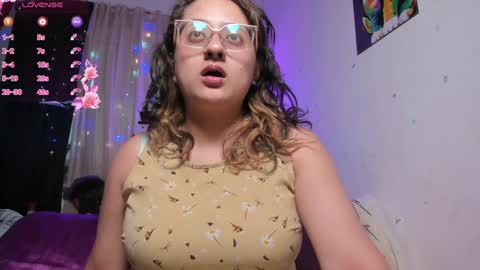 Snapshot of annie_bigboobs_ chatting on January 10, 10:04 pm Ana Bolena independent model online show from January 10, 10:04 pm