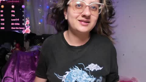 Snapshot of annie_bigboobs_ chatting on January 17, 9:28 pm Ana Bolena independent model online show from January 17, 9:28 pm