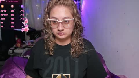 Snapshot of annie_bigboobs_ chatting on January 25, 9:25 pm Ana Bolena independent model online show from January 25, 9:25 pm