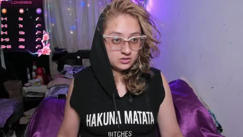 Snapshot of annie_bigboobs_ chatting on January 29, 10:11 pm Ana Bolena independent model online show from January 29, 10:11 pm