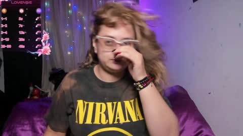 Snapshot of annie_bigboobs_ chatting on January 31, 11:03 pm Ana Bolena independent model online show from January 31, 11:03 pm