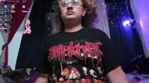 Snapshot of annie_bigboobs_ chatting on February 13, 10:22 pm Ana Bolena independent model online show from February 13, 10:22 pm