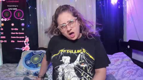 Snapshot of annie_bigboobs_ chatting on March 12, 9:56 pm Ana Bolena independent model online show from March 12, 9:56 pm