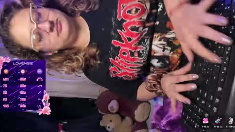 Snapshot of annie_bigboobs_ chatting on October 6, 10:51 pm Ana Bolena independent model online show from October 6, 10:51 pm