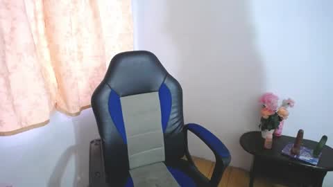 Snapshot of annie_doll1 chatting on October 8, 10:18 pm Annie3 online show from October 8, 10:18 pm