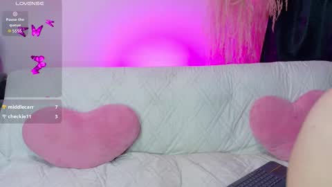 Snapshot of annie_loff chatting on March 19, 11:42 pm annie_loff online show from March 19, 11:42 pm