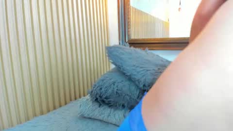 Snapshot of annie_paradisee chatting on May 15, 11:12 pm Annie online show from May 15, 11:12 pm