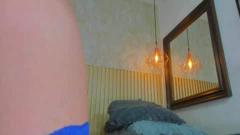 Snapshot of annie_paradisee chatting on May 16, 12:07 am Annie online show from May 16, 12:07 am