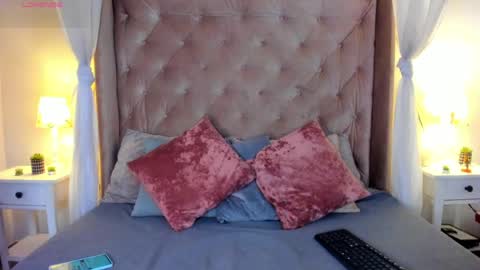 Aniie online show from April 4, 1:19 pm