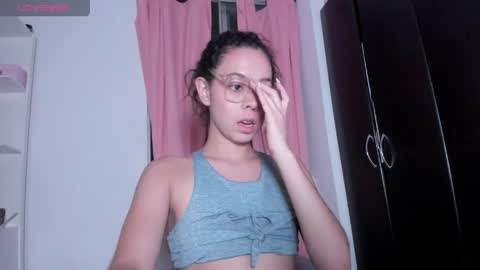 Snapshot of annie_rosse1017 chatting on May 22, 3:02 am annie_rosse1017 online show from May 22, 3:02 am