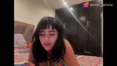JEANNE no olvides seguirme dont forget follow me  uu online show from October 23, 8:51 pm