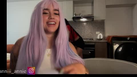 Snapshot of annie_snow_ chatting on May 4, 11:01 pm JEANNE no olvides seguirme dont forget follow me uu online show from May 4, 11:01 pm