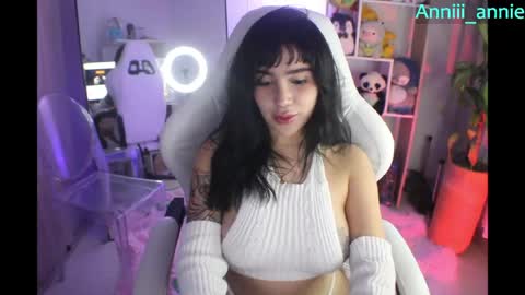 Snapshot of annie_snow_ chatting on May 15, 12:17 am JEANNE no olvides seguirme dont forget follow me uu online show from May 15, 12:17 am