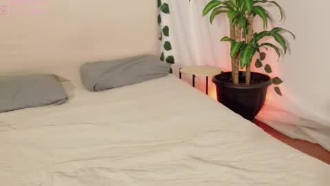 Snapshot of annie_val chatting on February 1, 7:51 am Annie Valeria online show from February 1, 7:51 am