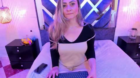 annie_vega17 online show from March 13, 1:29 pm