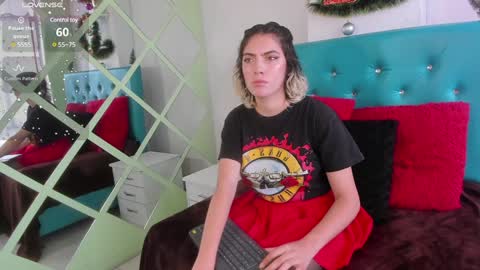 Annie online show from December 4, 8:07 pm