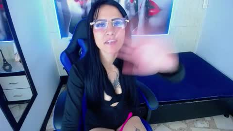 Anniee online show from January 17, 1:38 pm