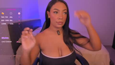 Snapshot of anniejasmin_ chatting on April 13, 1:00 am A N N I E online show from April 13, 1:00 am