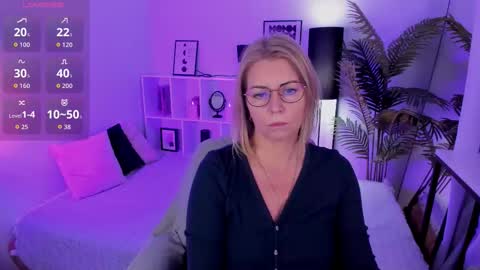 Annie online show from October 25, 1:40 pm