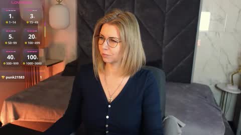 Annie online show from December 23, 6:00 am