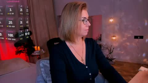 Annie online show from April 4, 9:40 am